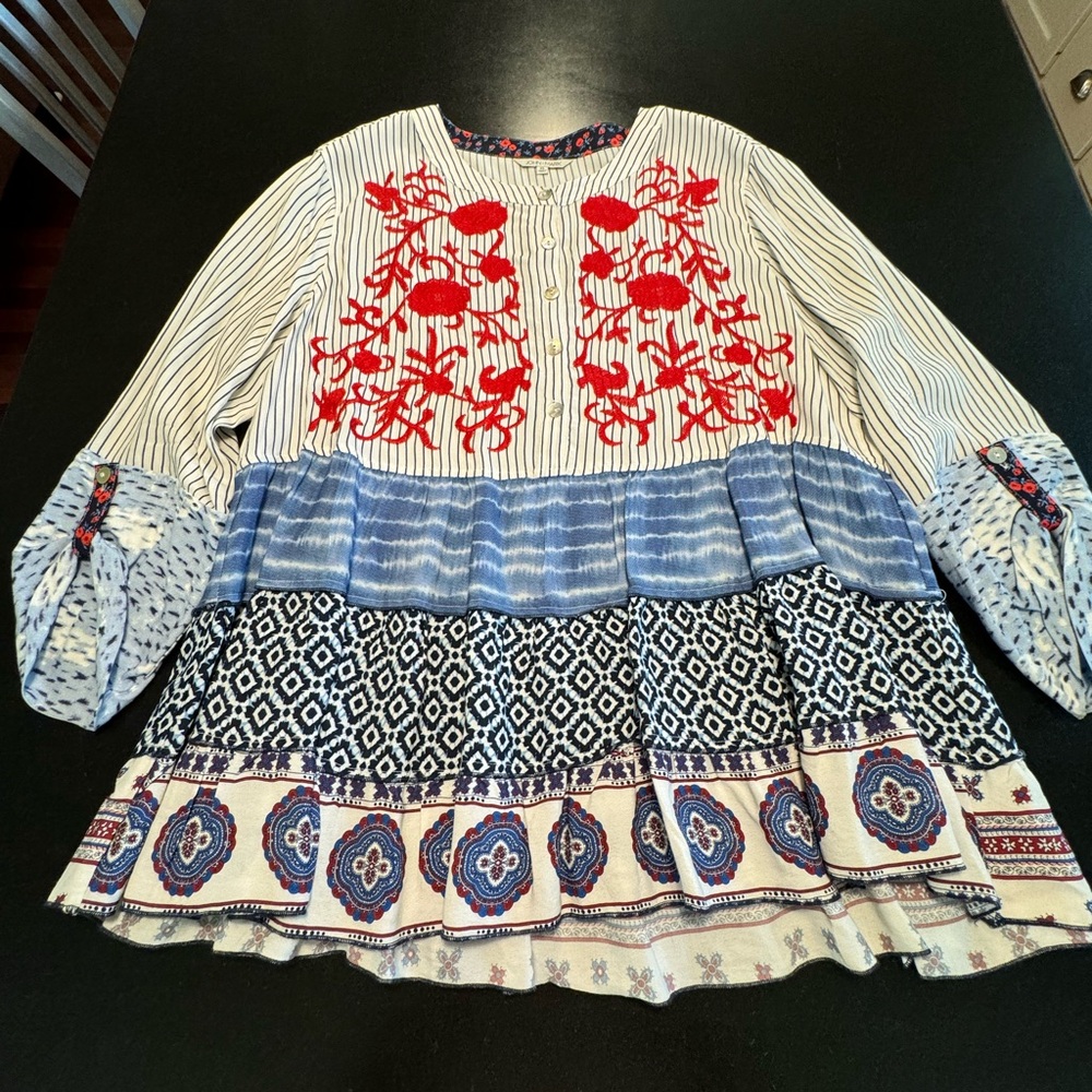 John Mark beautiful embroidered tunic, XL